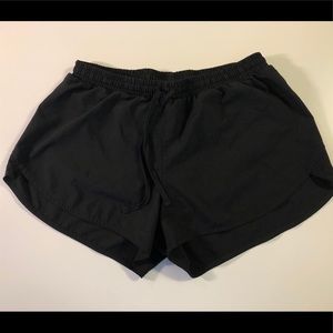 Old Navy dolphin hem shorts with lining